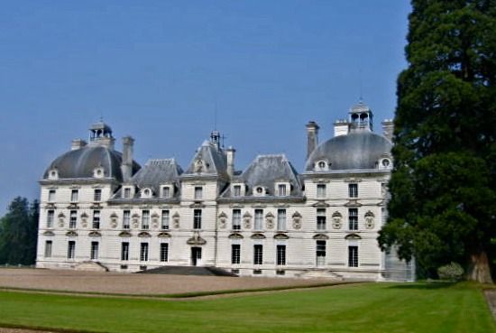 Chateau de Cheverny front