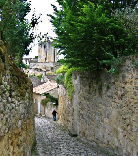 St Emilion street, halfway up